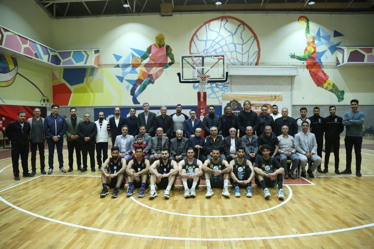 Squad, Coaches & Officials · Full Gym Portrait