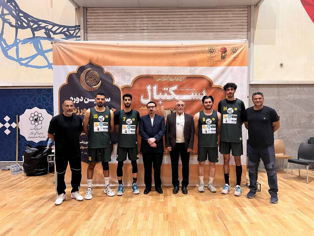 Competition Photo · Green Jerseys with Officials